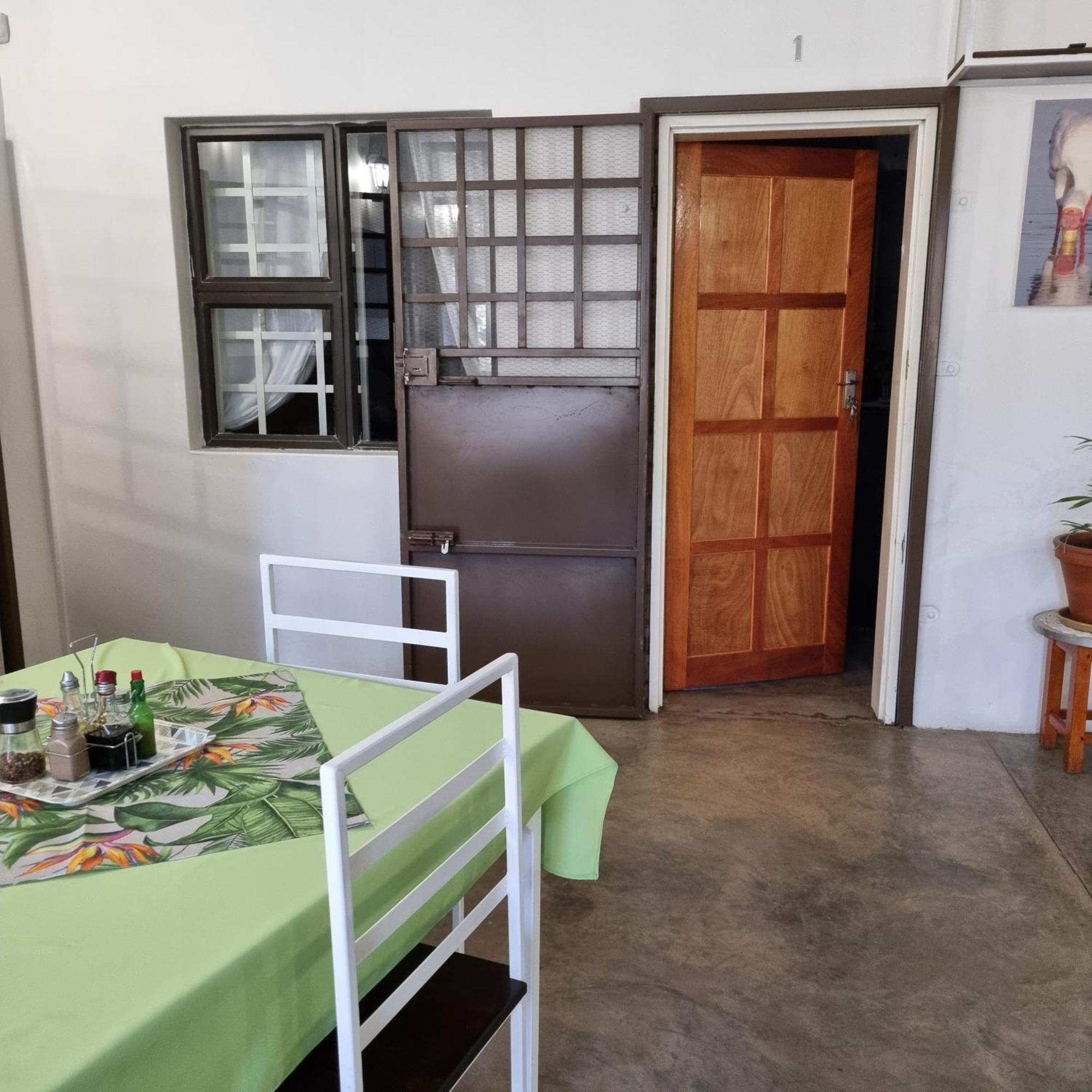 Olienhoff Guesthouse And Rest Camp Otavi Exterior foto